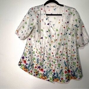 Solitaire short-sleeved eyelet floral top, buttoned front, Sz S. Preowned. EUC.